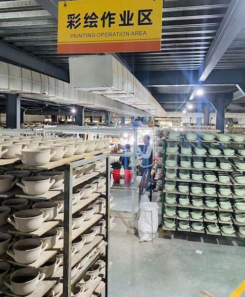 調(diào)查 關(guān)稅風(fēng)暴百日記 美線(xiàn)運(yùn)價(jià)飆升再跳水,中國(guó)外貿(mào)企業(yè) 危 中尋機(jī)